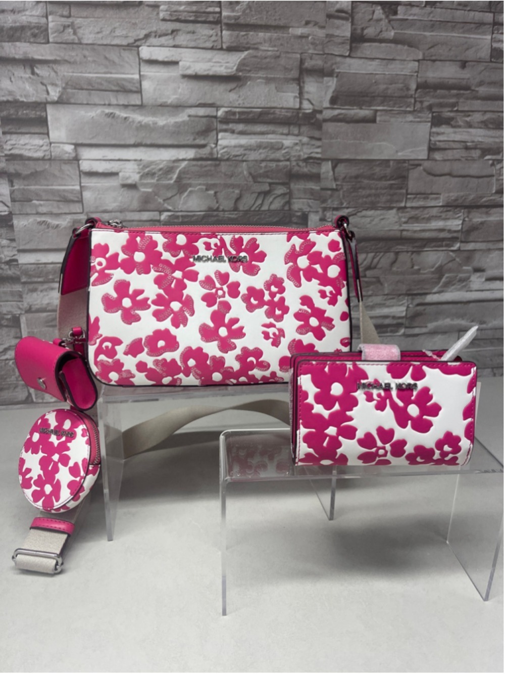 Michael Kors Crossbody With Tech Accessories Attached Dragonfruit Floral - Picture 2 of 13